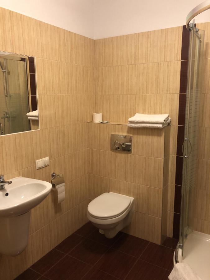 Hotel Rezydencja Szmaragdowy Ogrod à Konstantynów Łódzki Extérieur photo