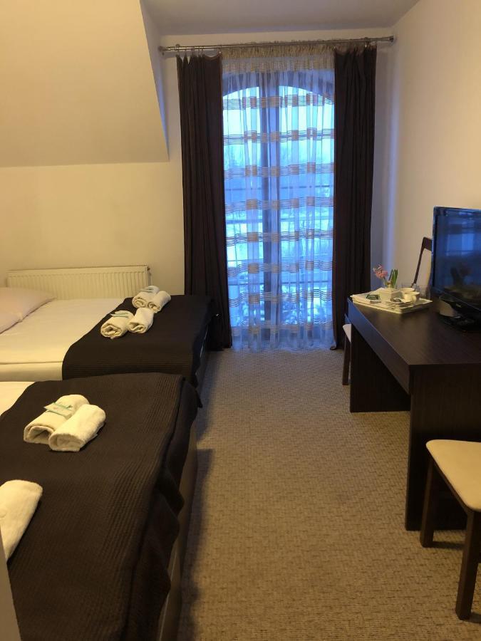 Hotel Rezydencja Szmaragdowy Ogrod à Konstantynów Łódzki Extérieur photo